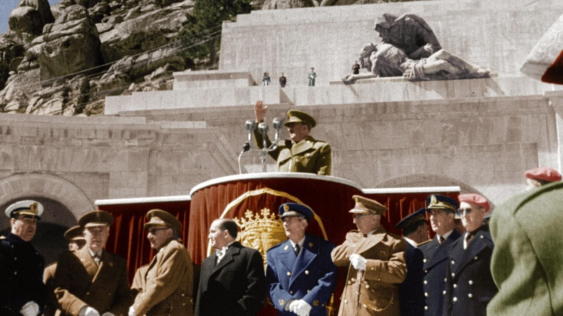 Franco. La vida del Dictador en color Background