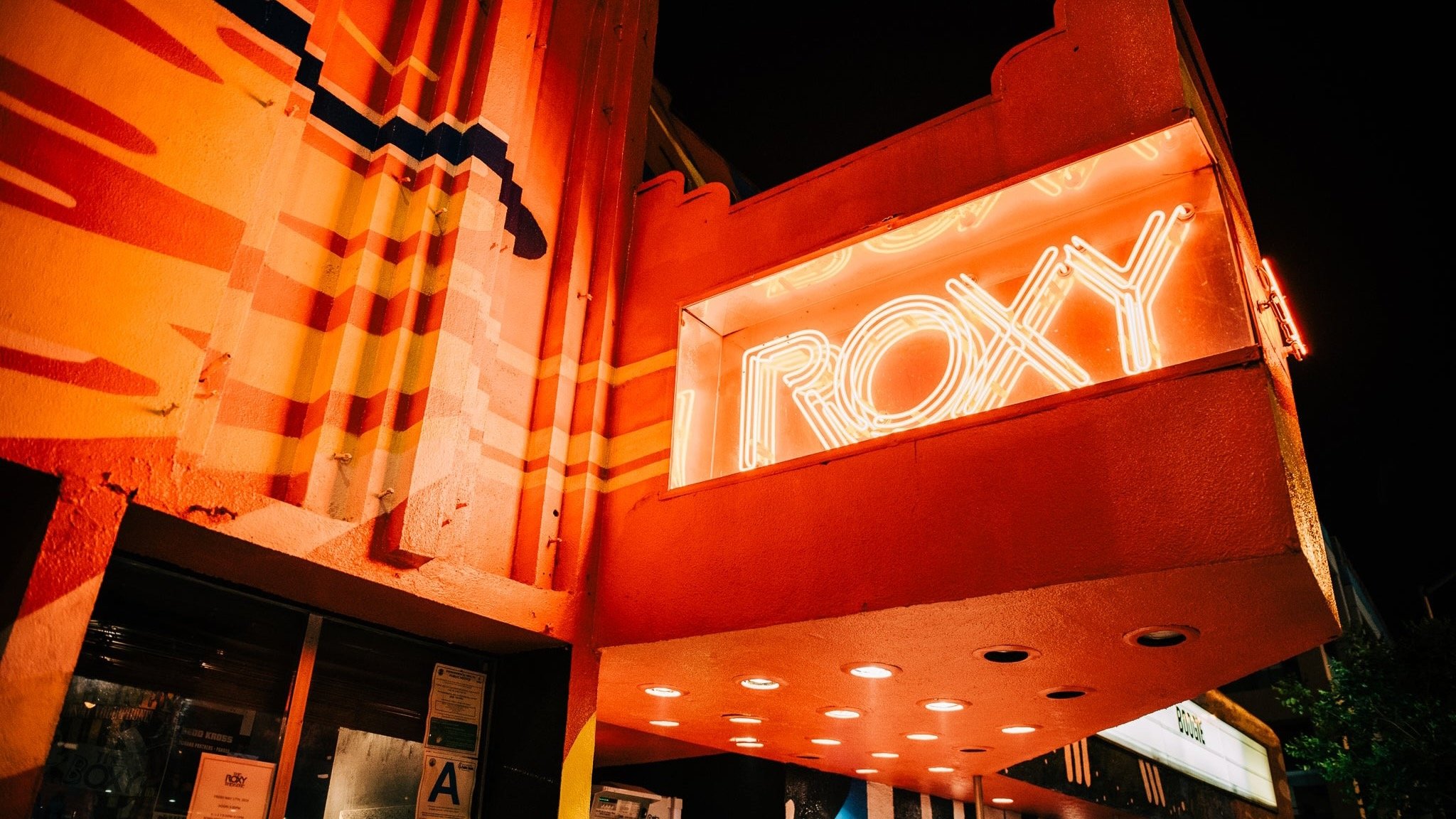 Avril Lavigne: Live from The Roxy Theatre Background