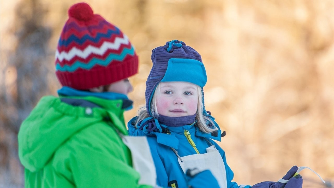 Casper and Emma's Winter Vacation Background