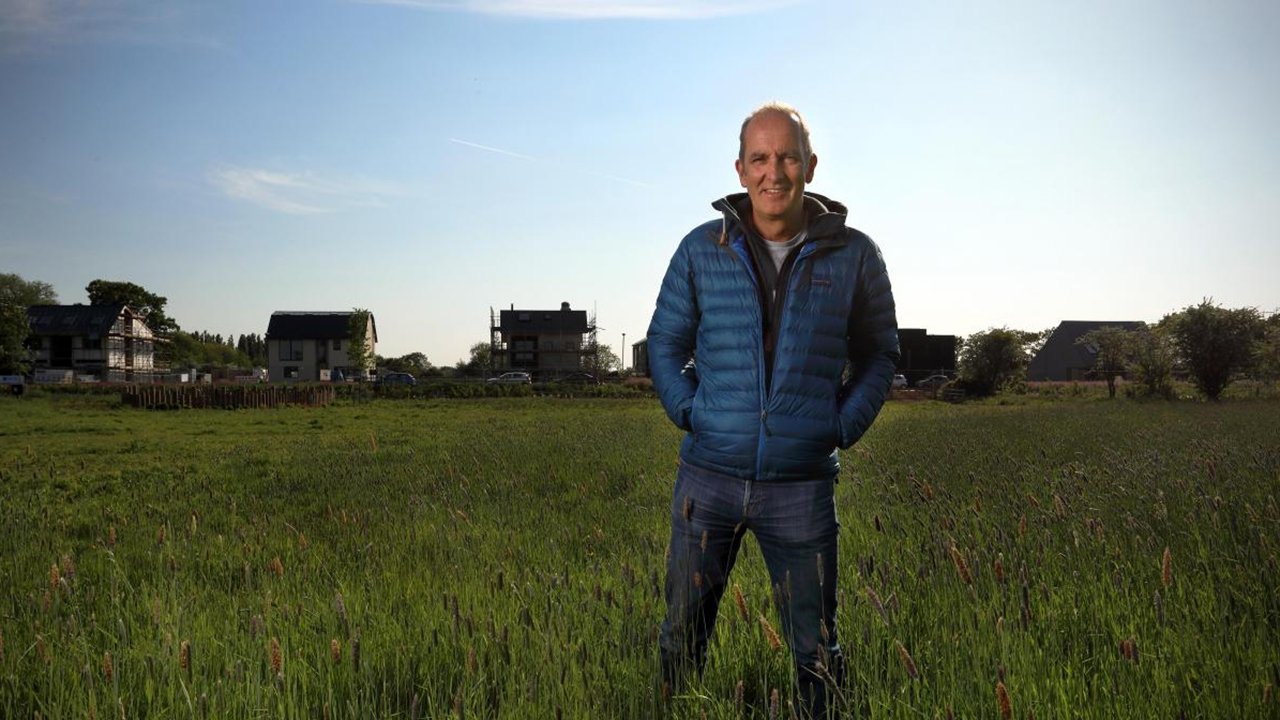 Grand Designs: The Streets Background