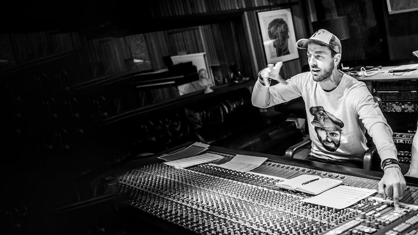 Studio Guga, Ongehoord Background