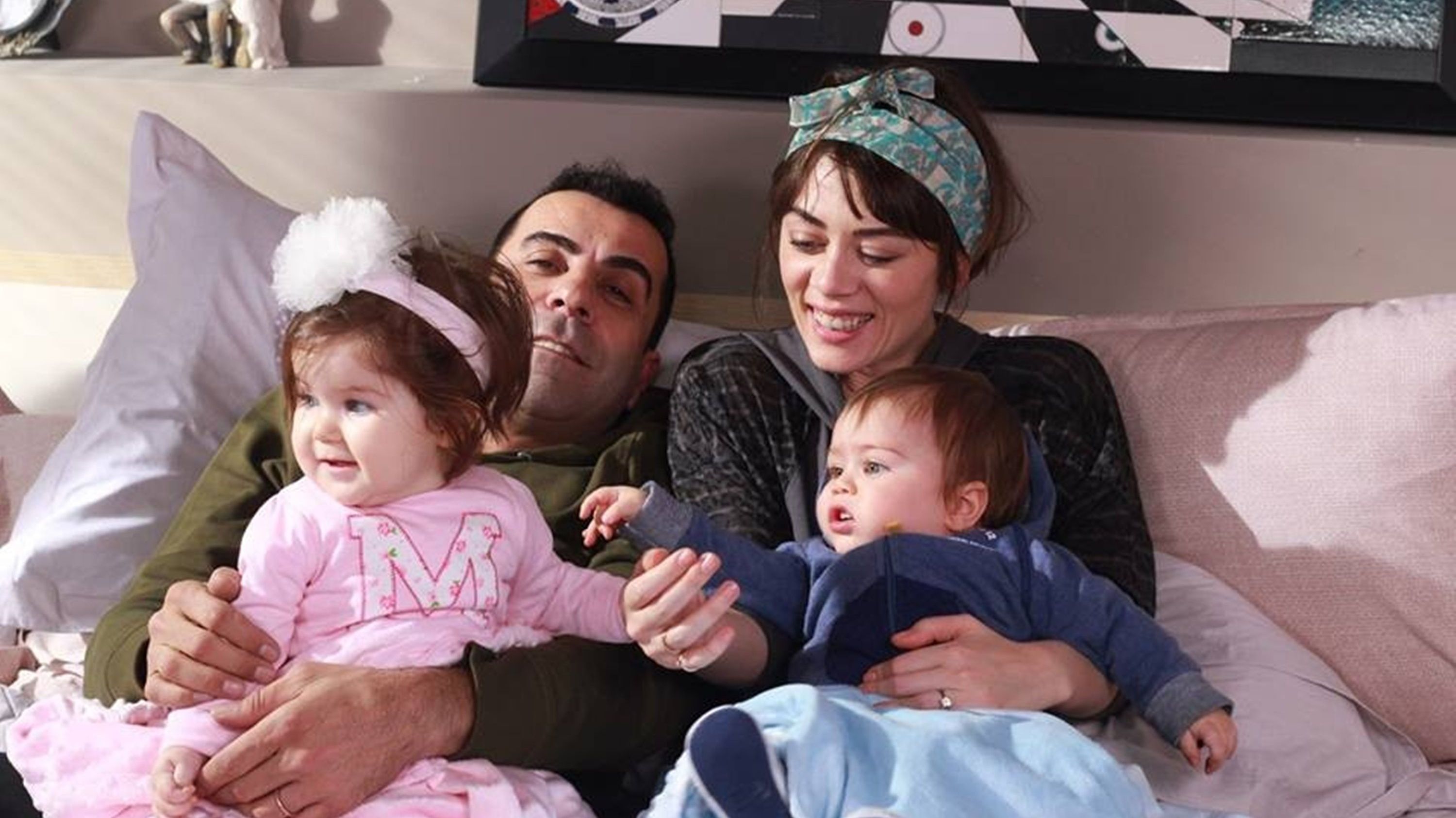 1 Man 1 Woman 2 Children Background