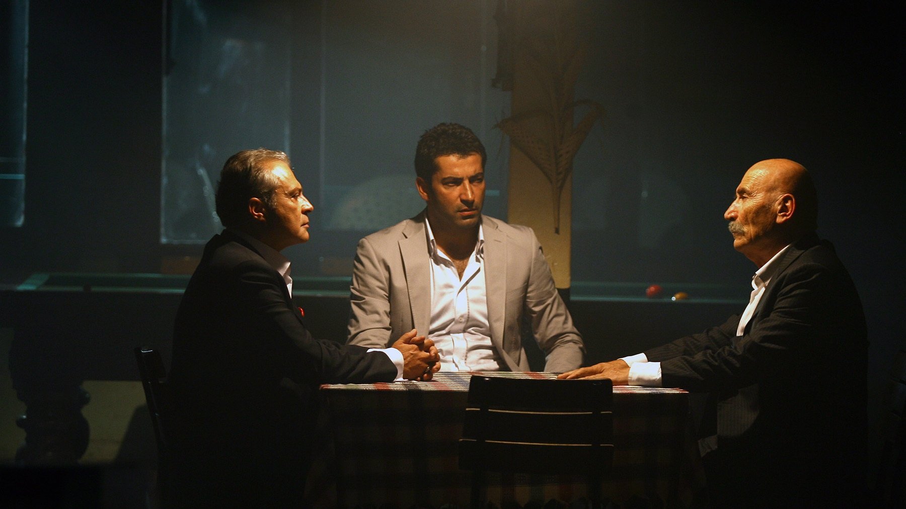Ezel Background
