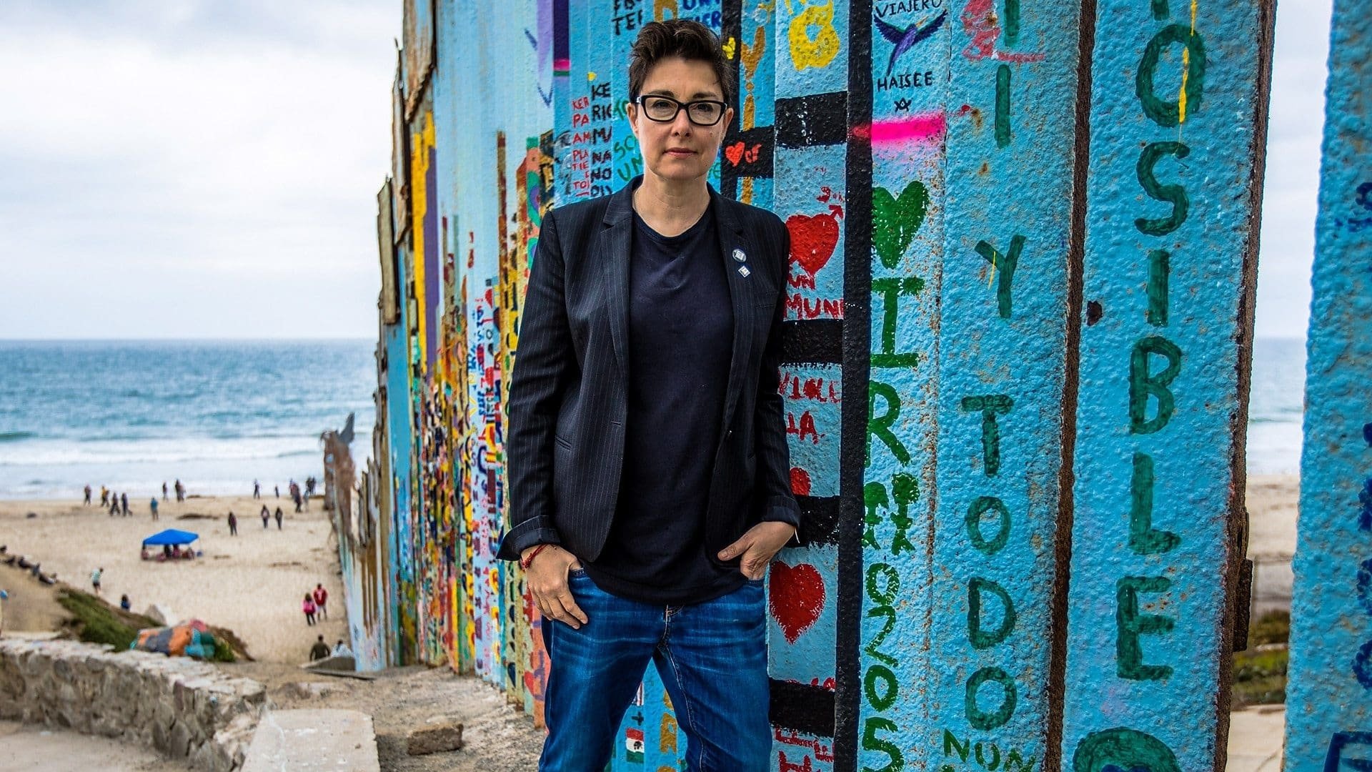 Sue Perkins: Along the US–Mexico Border Background