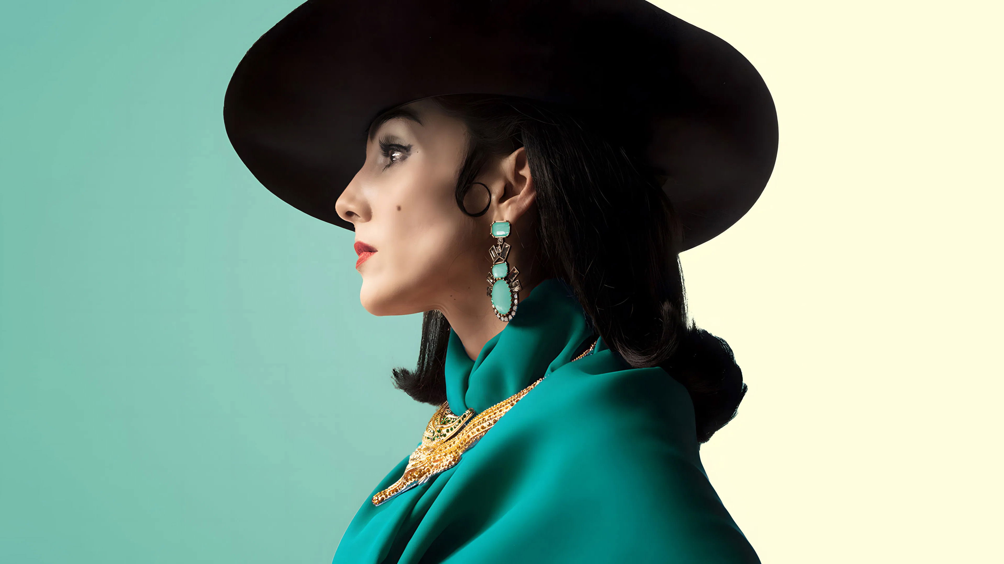 María Félix La Doña Background