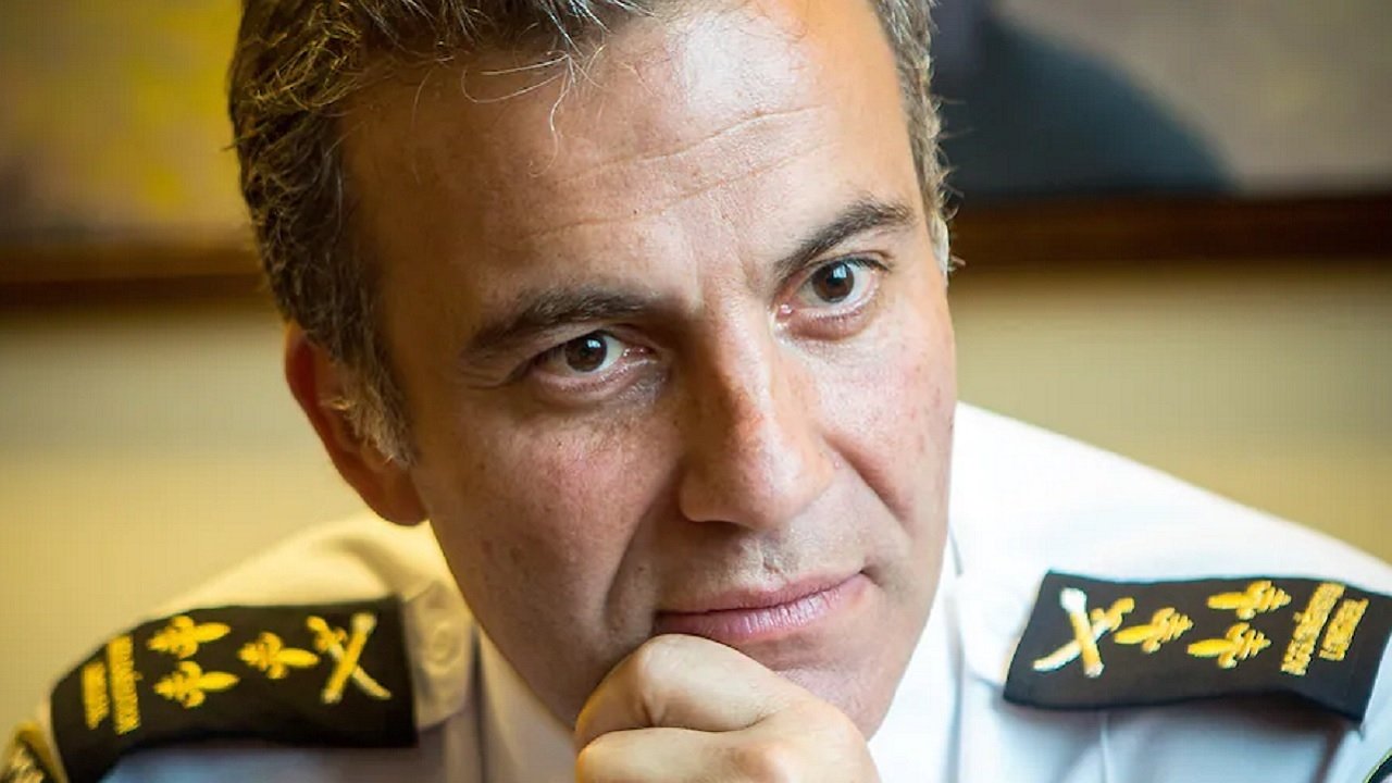 Police avant-gardiste Background
