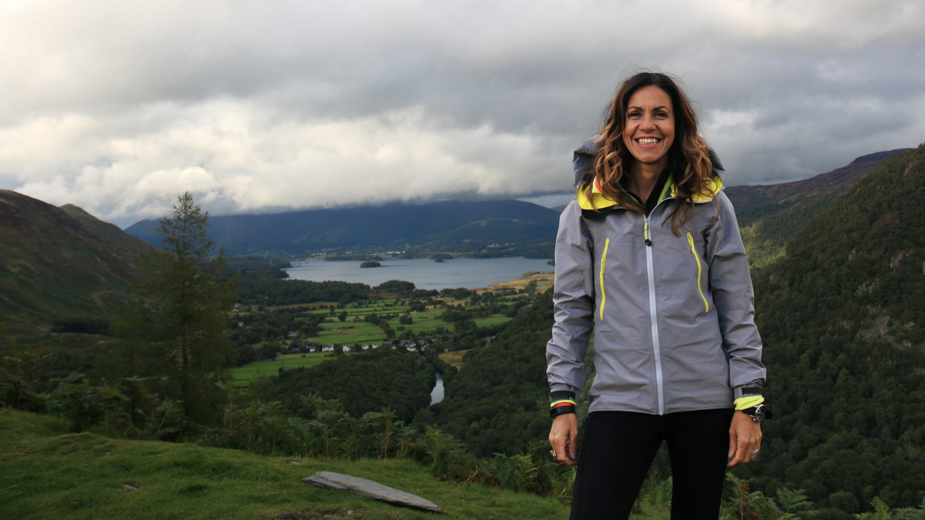 Best Walks with a View with Julia Bradbury Background