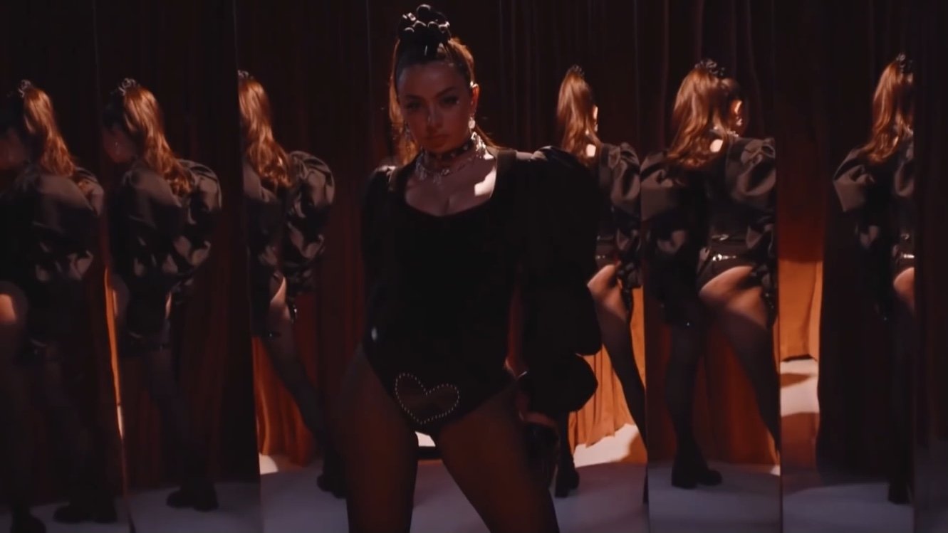 Bandsintown PLUS Presents: Charli XCX Background