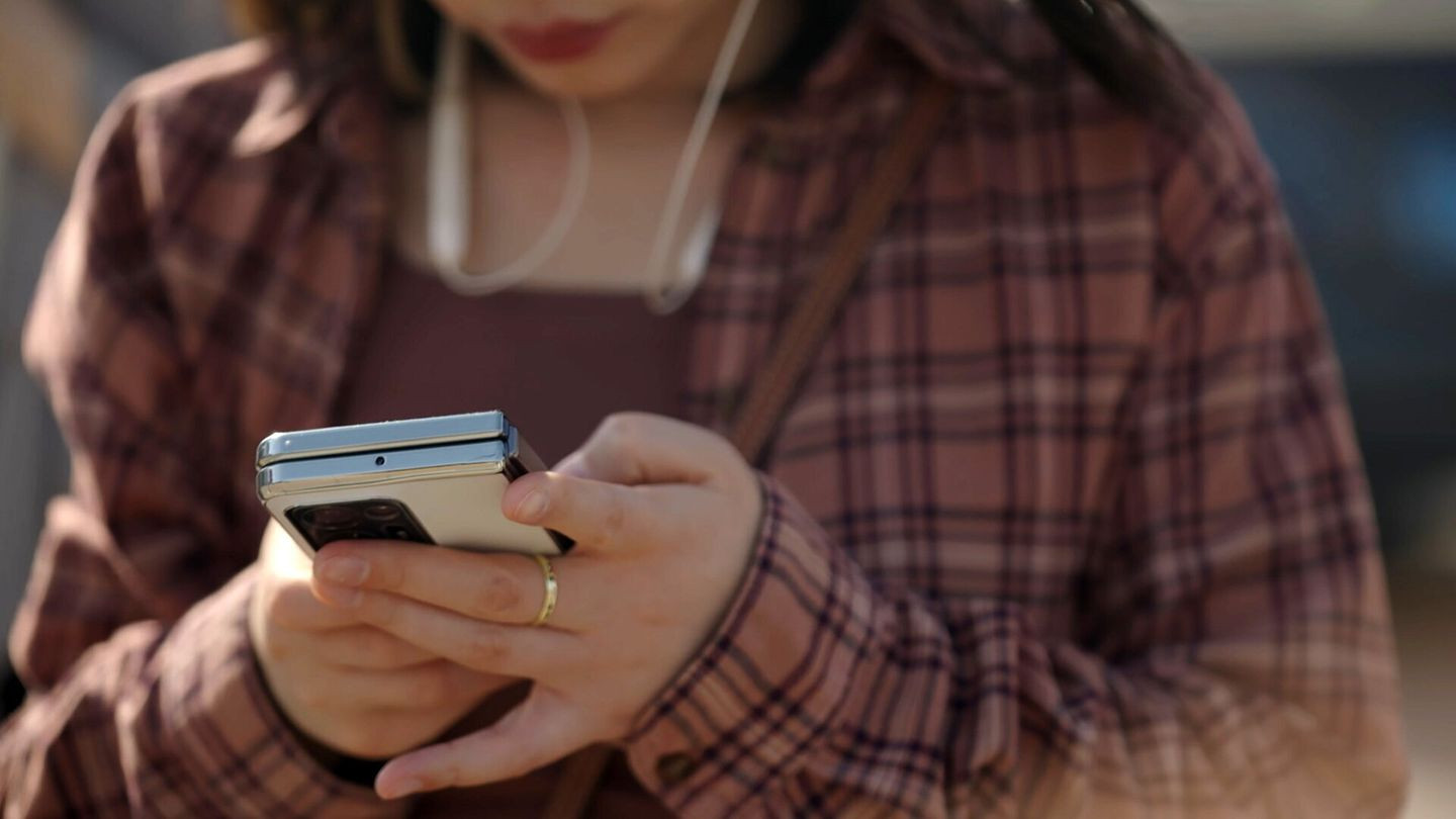 TikTok: Under the Influence Background