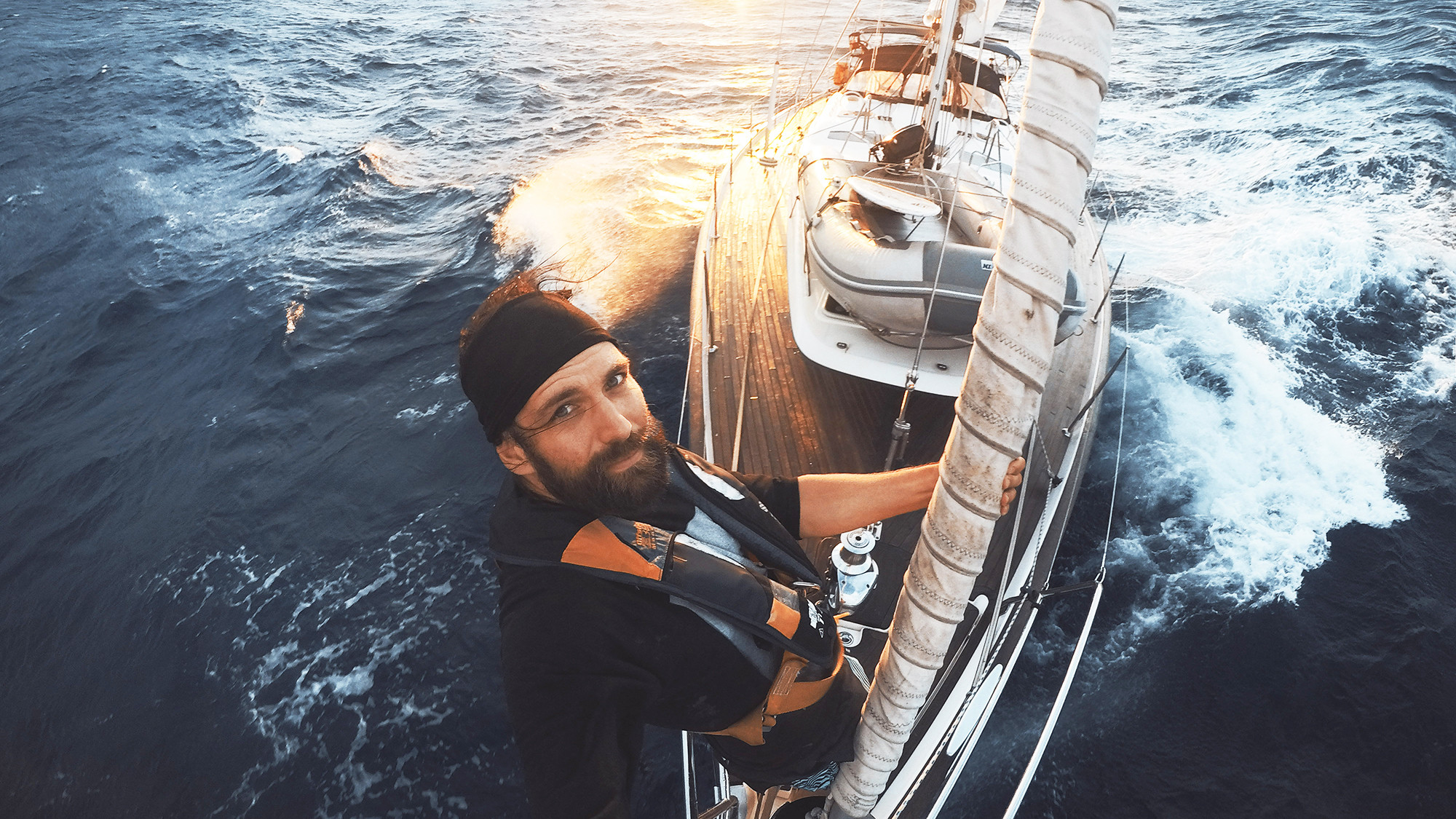 L’odyssée Pacifique Background