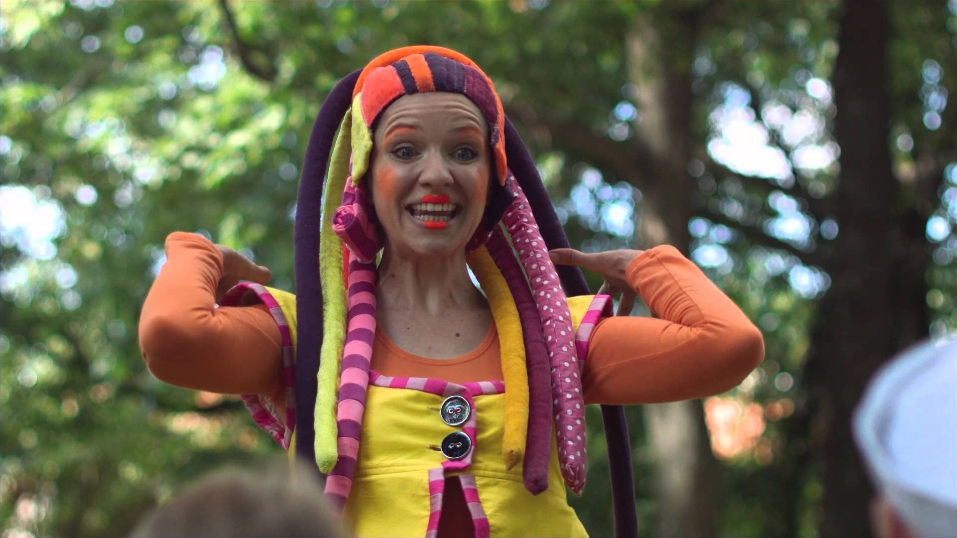 Fiha Tralala: Colourful World Background