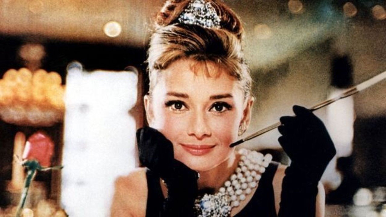 Audrey Hepburn, the choice of elegance Background