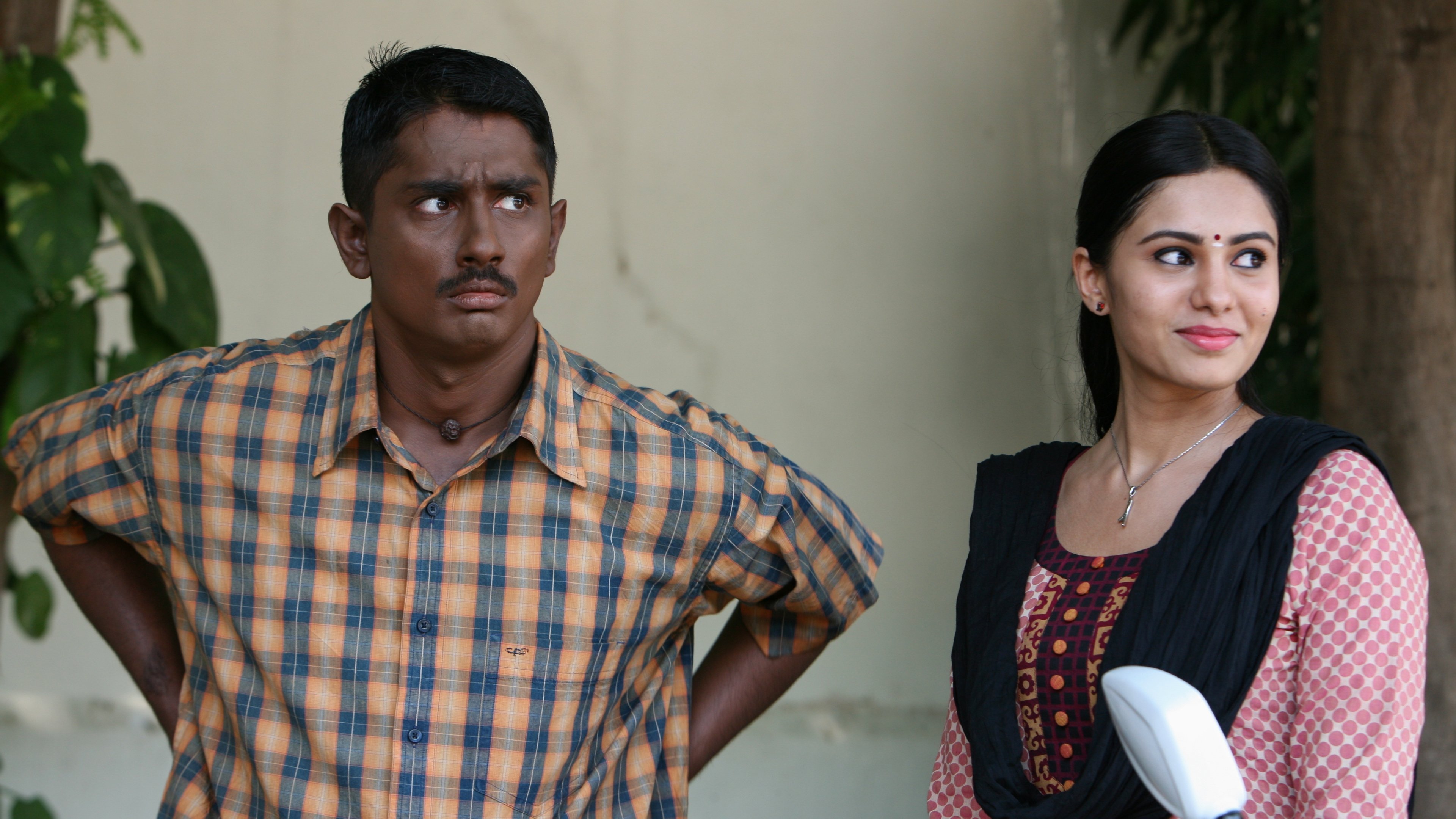 Enakkul Oruvan Background