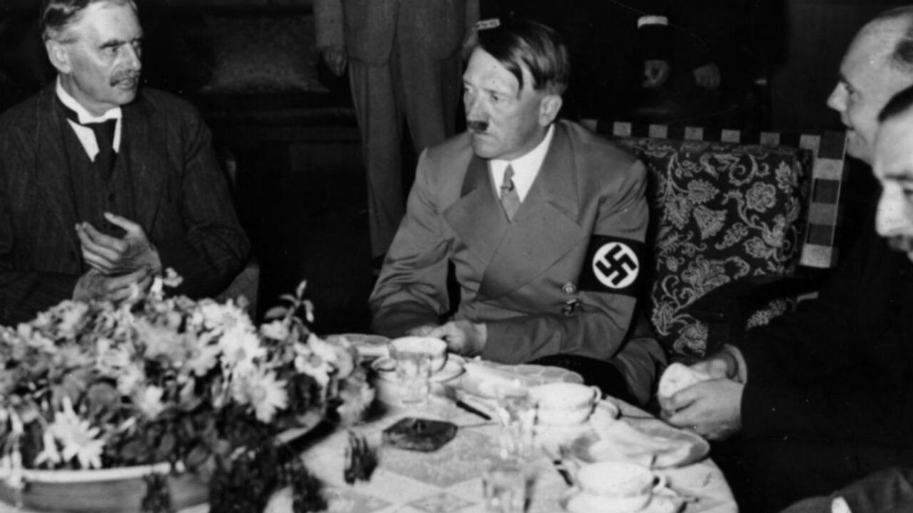 À la table des Nazis Background