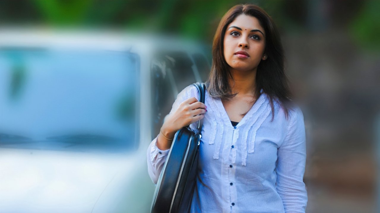 Mayakkam Enna Background