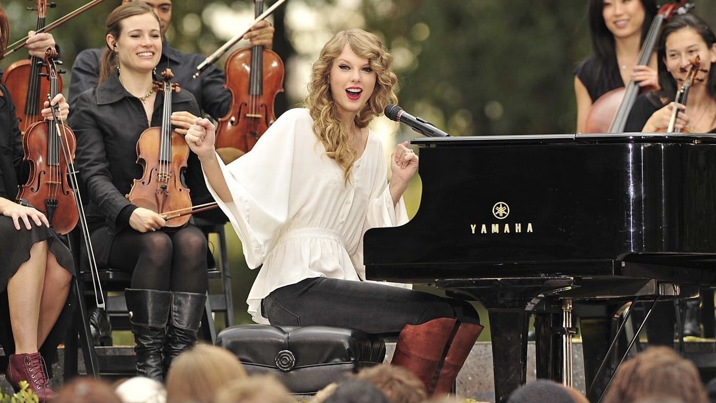 Taylor Swift: Speak Now Background