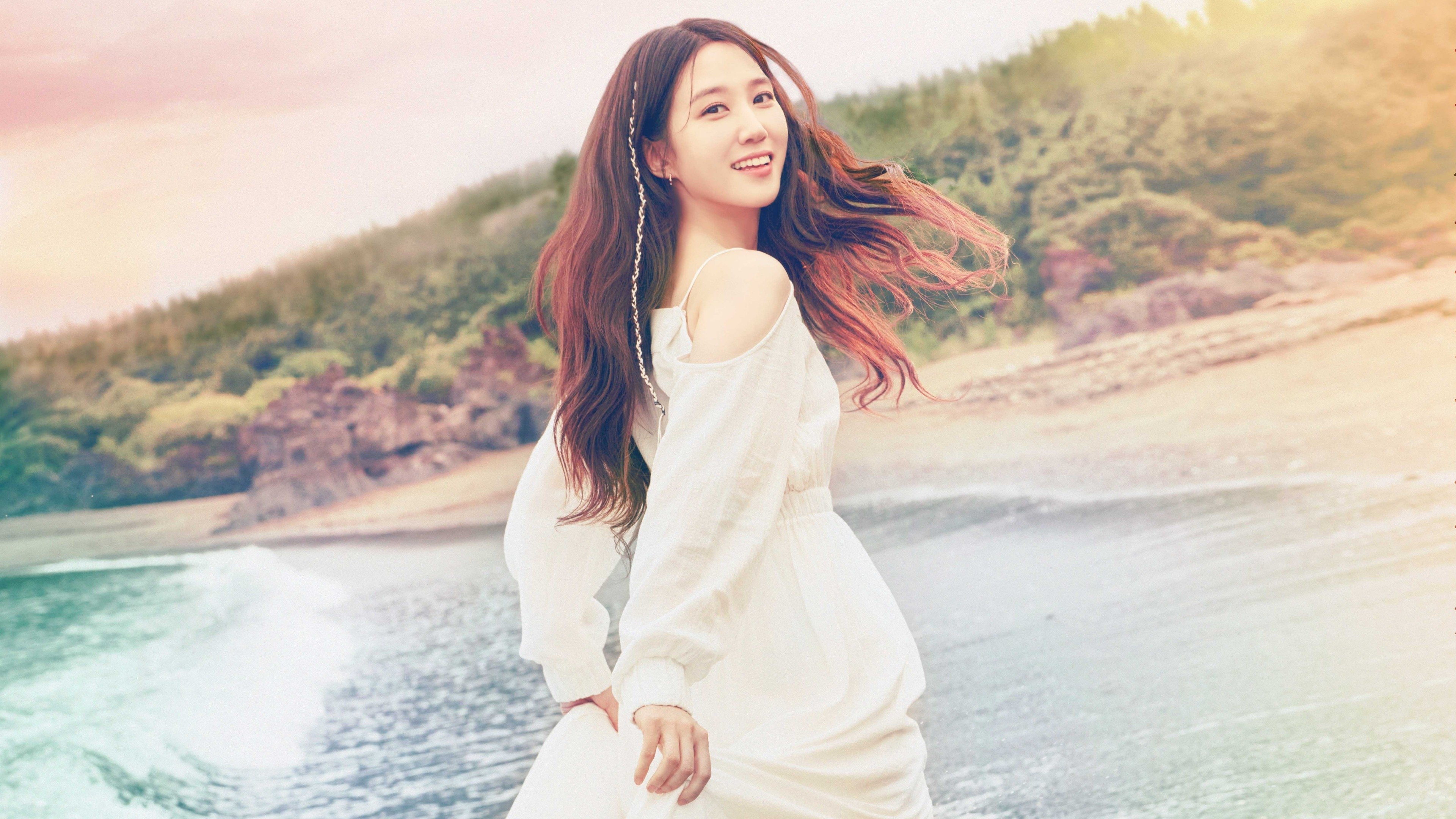 Castaway Diva Background