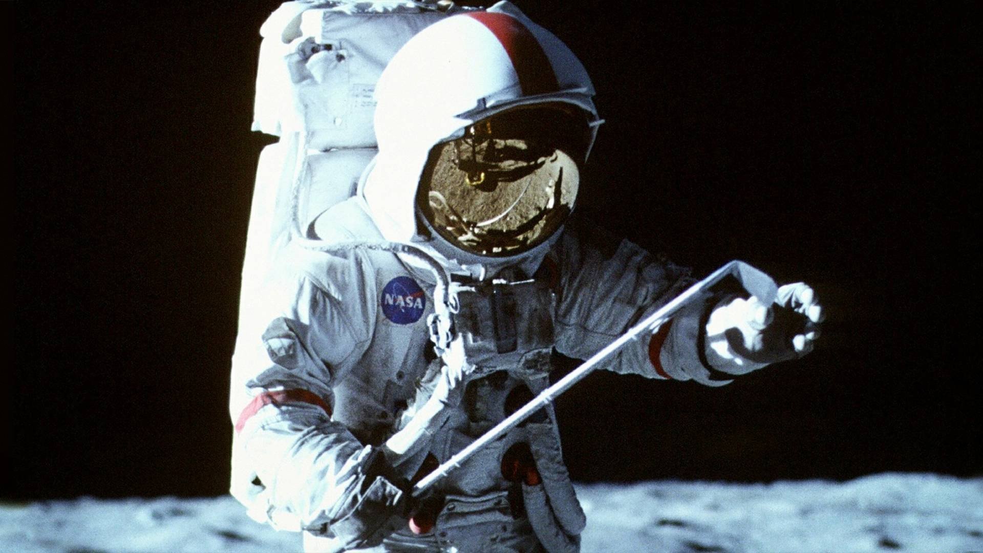 From the Earth to the Moon Background