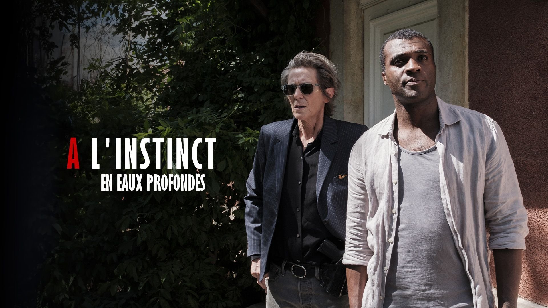 À l'instinct - En eaux profondes Background