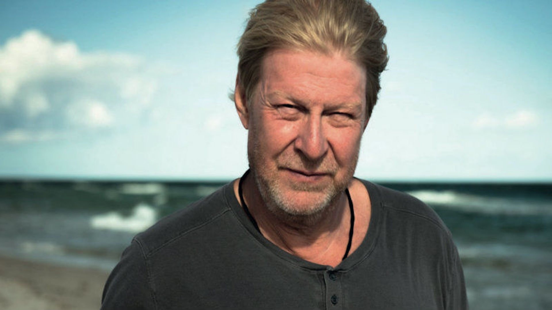 Rolf Lassgård – Ett Porträtt Background