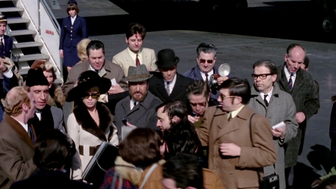 Carola de día, Carola de noche Background