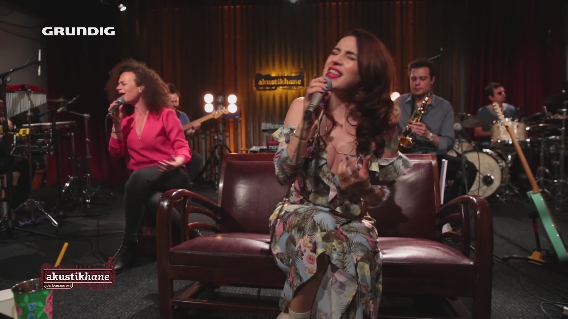 Ceylan Ertem Live On Akustikhane Background