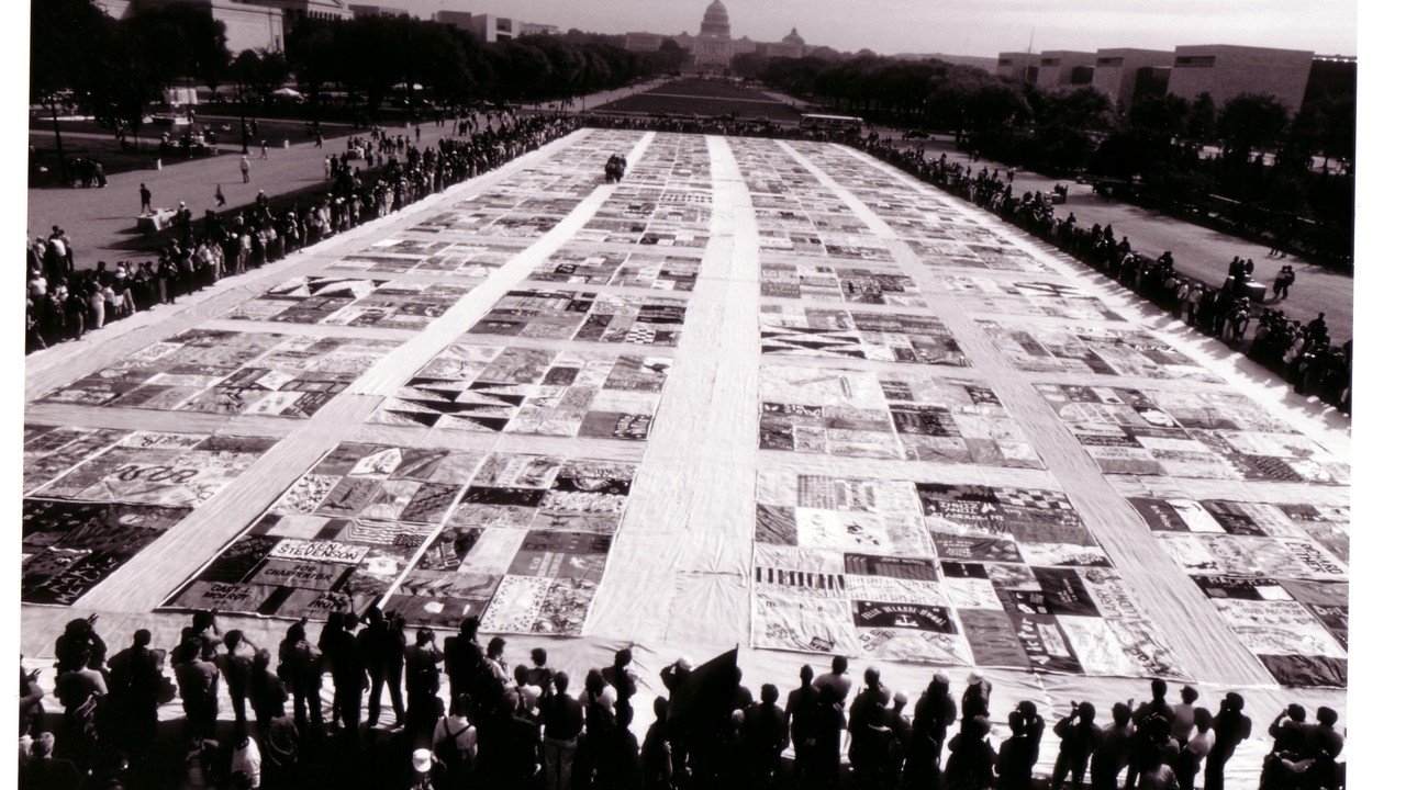 Common Threads: Stories from the Quilt Background