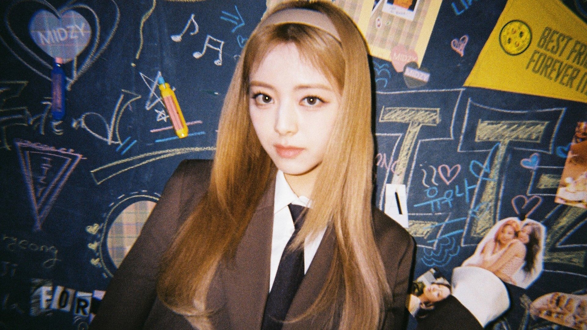 ITZY 2023 Season's Greetings [Best Friends Forever] Background