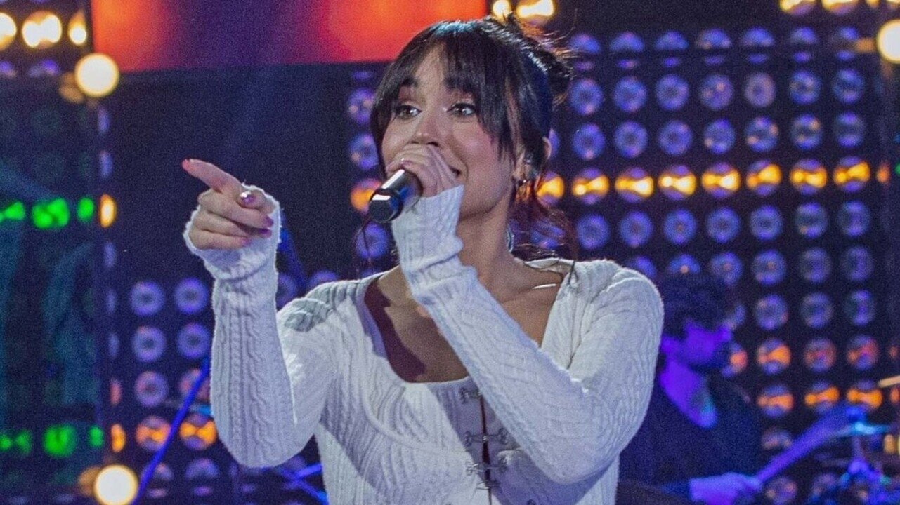 + Aitana Background