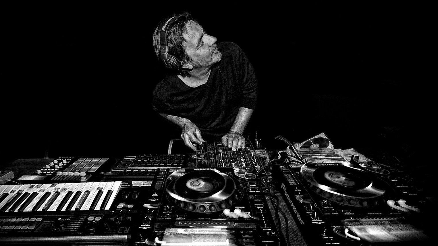 Laurent Garnier - Unreasonable live Background