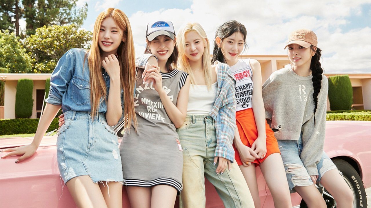 ITZY 2024 Season's Greetings [Best Friends Forever] Background