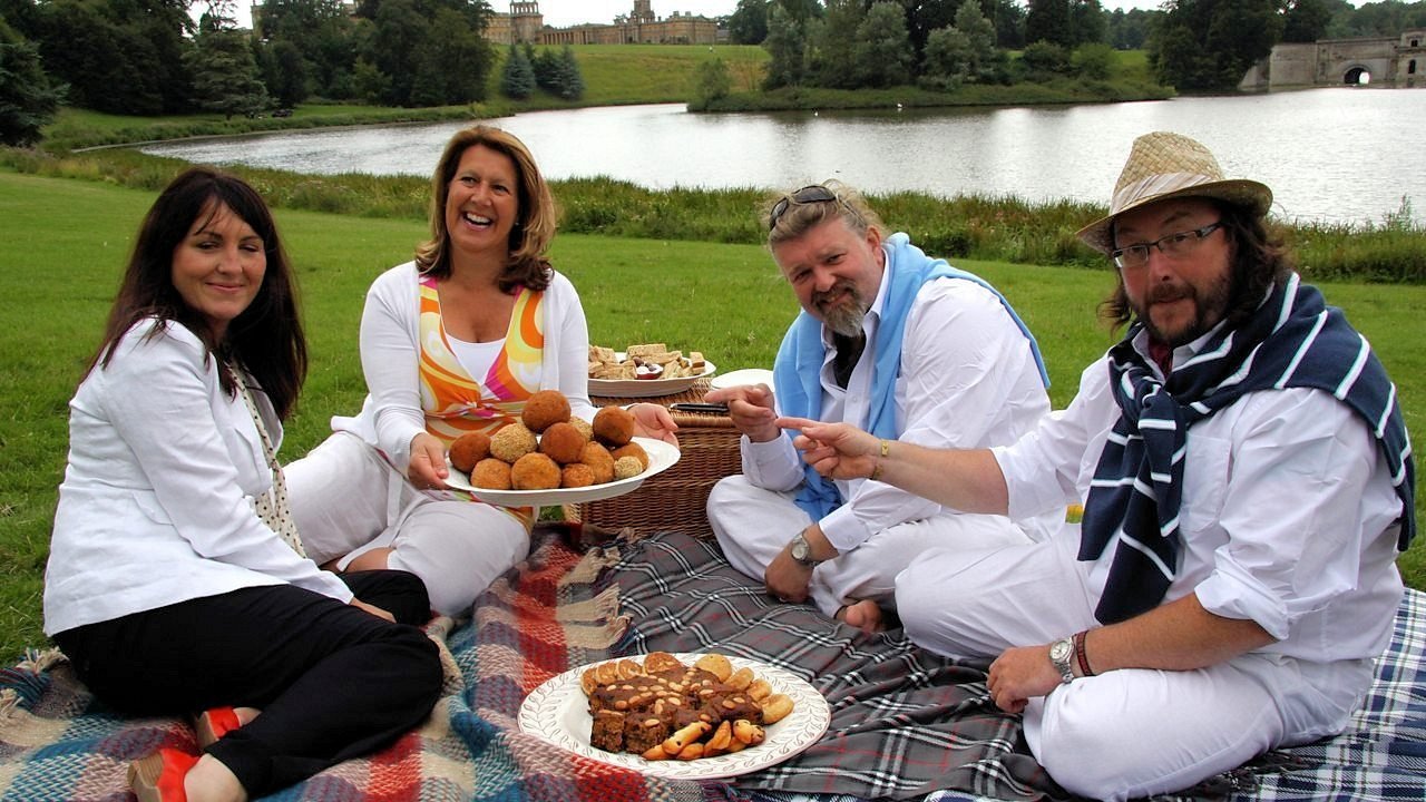 The Hairy Bikers: Mums Know Best Background