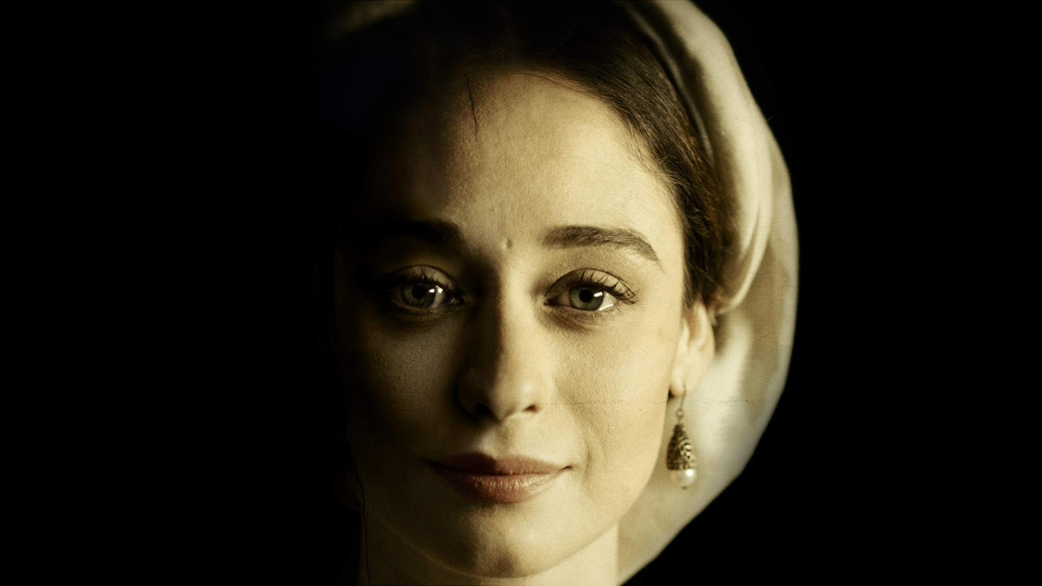 Inés del alma mía Background