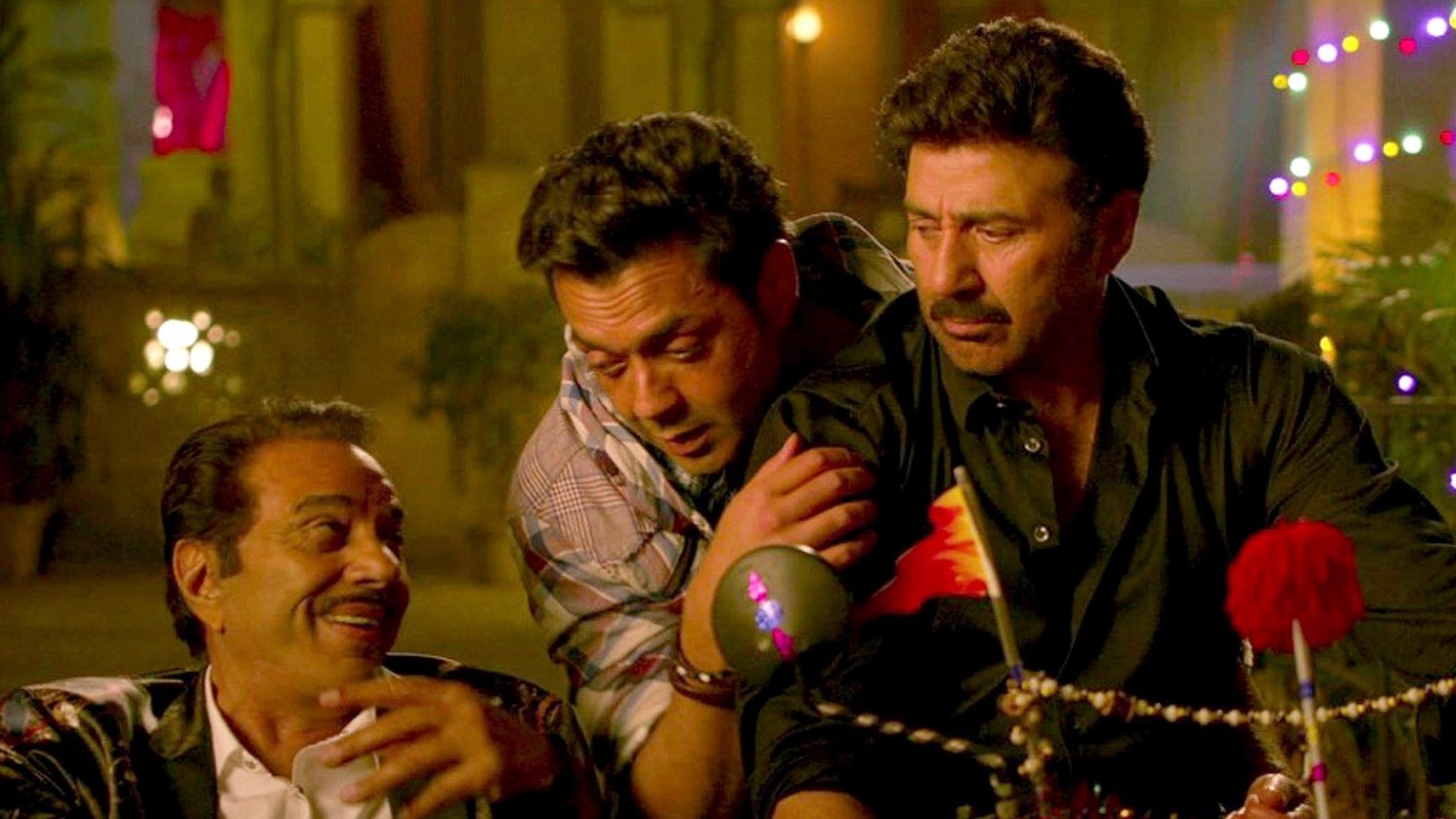 Yamla Pagla Deewana: Phir Se Background