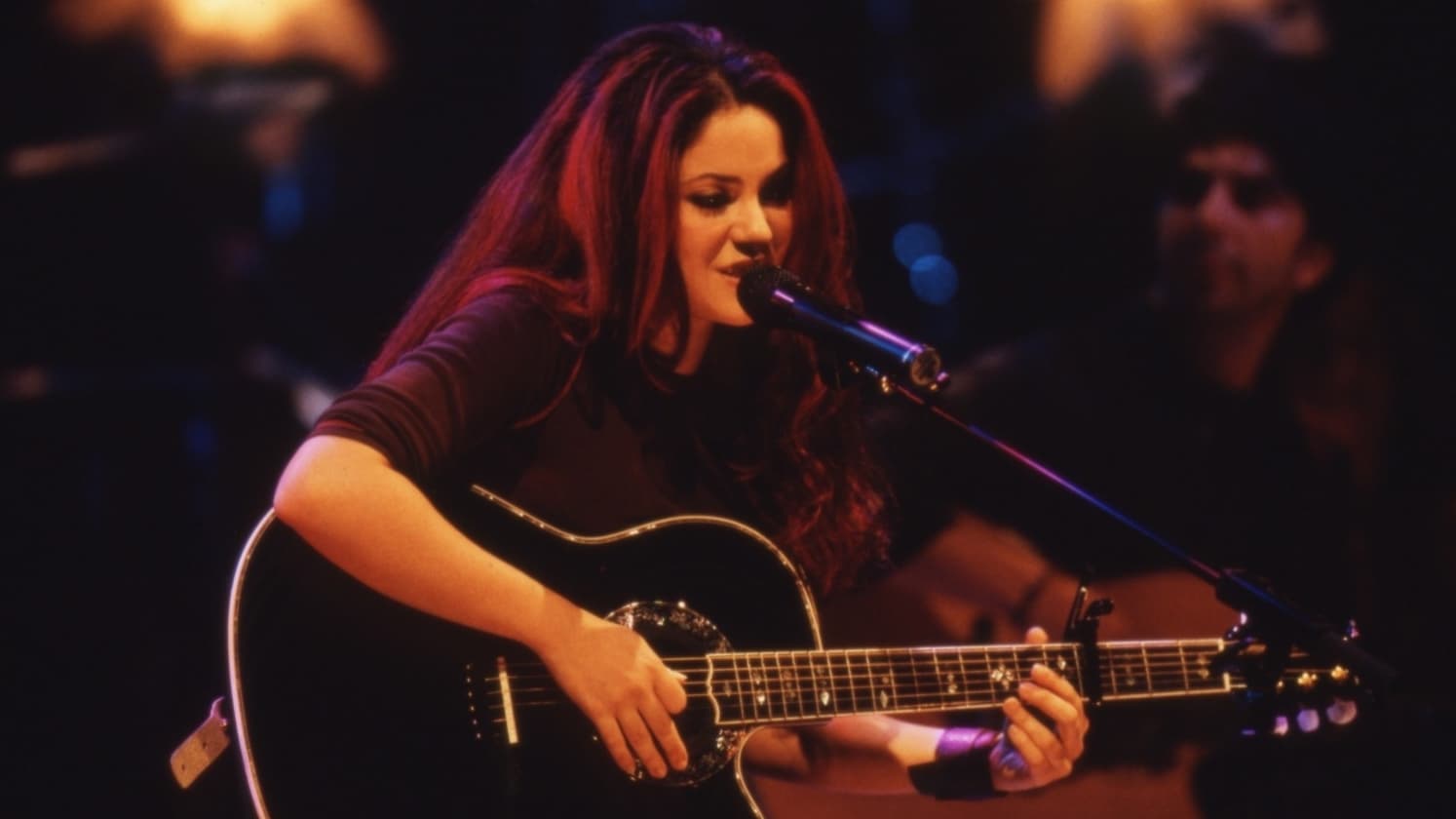 Shakira: MTV Unplugged Background