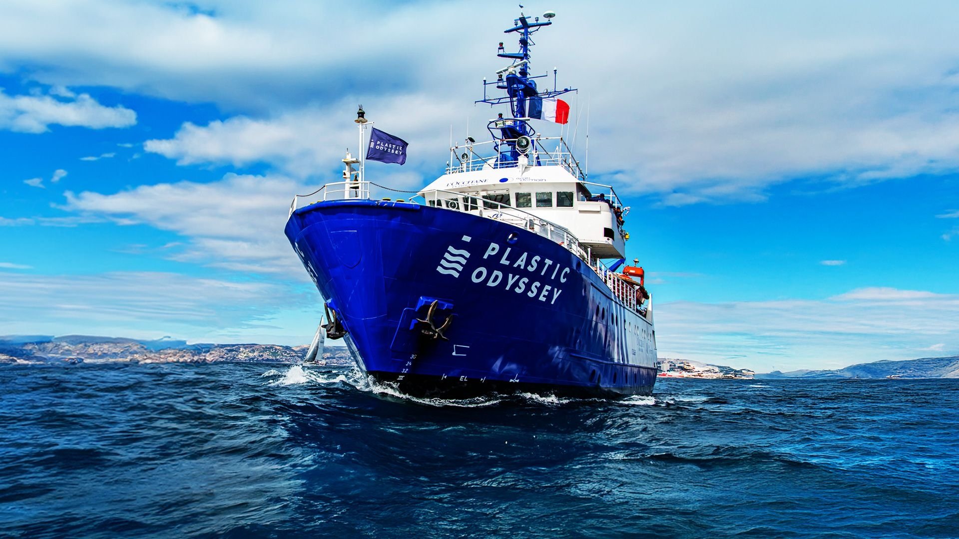 Plastic Odyssey, mission pacifique Background