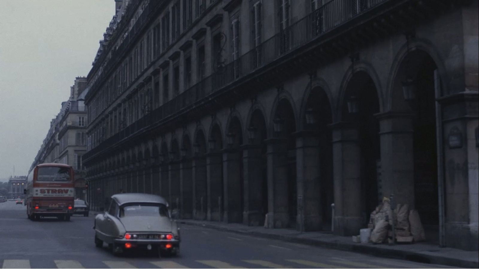 Les Mains négatives Background