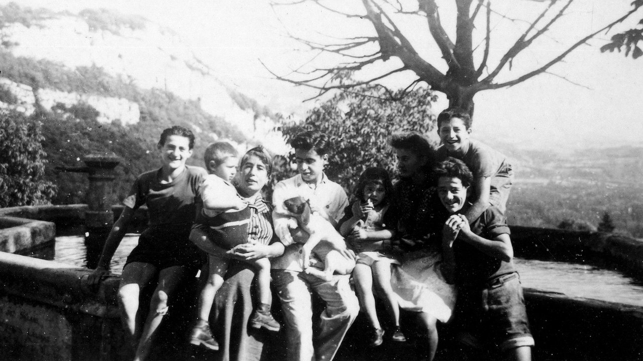 Izieu, des enfants dans la Shoah Background