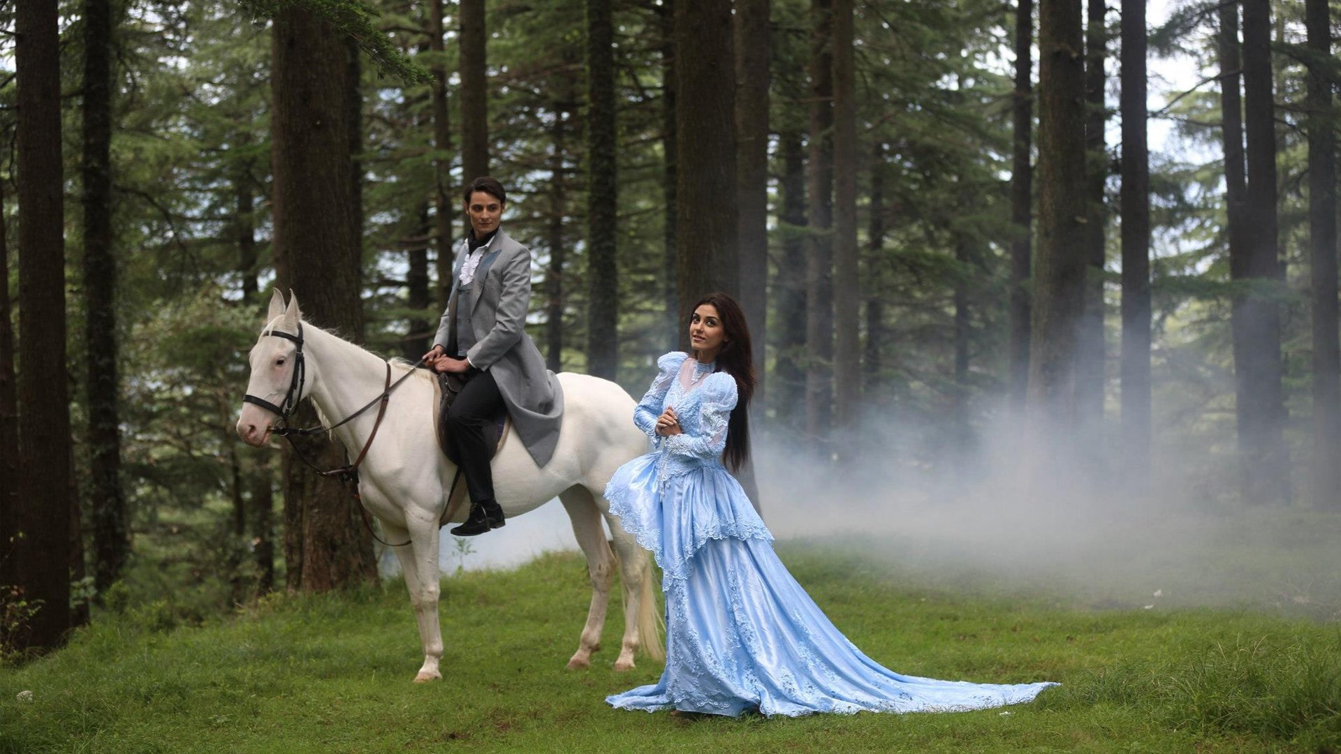 Aik Nayee Cinderella Background