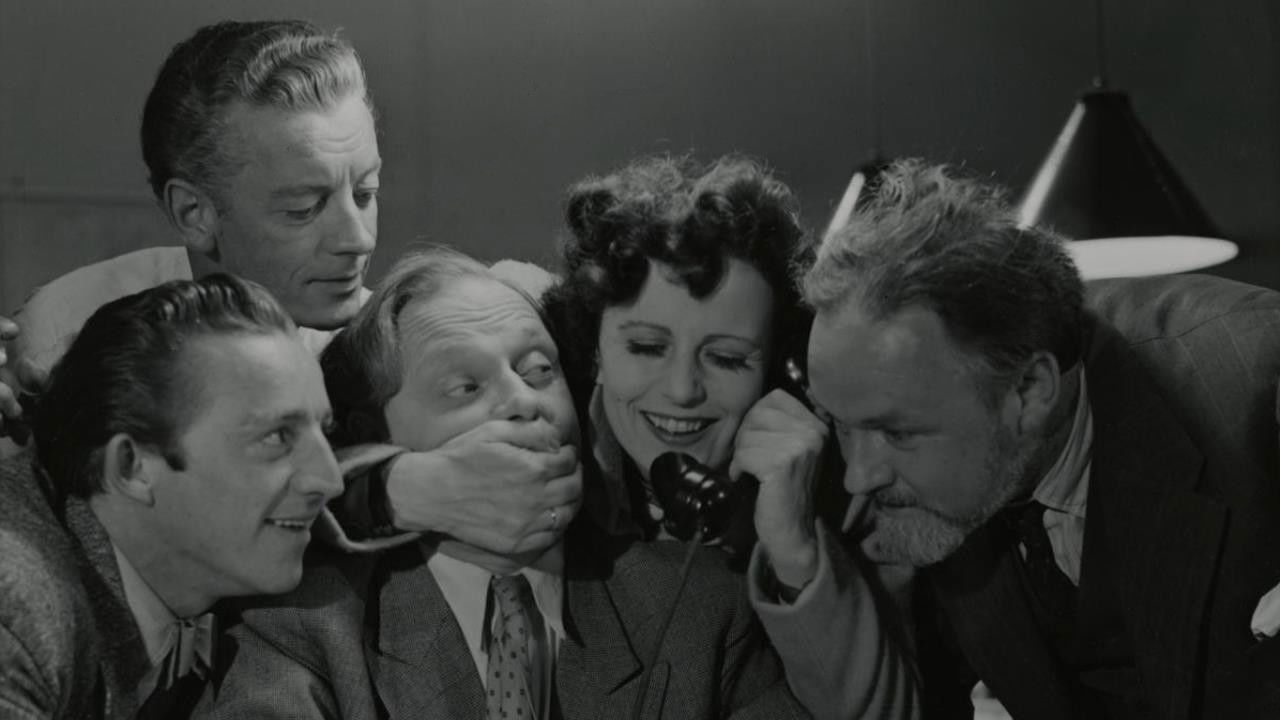 Hatten er sat Background