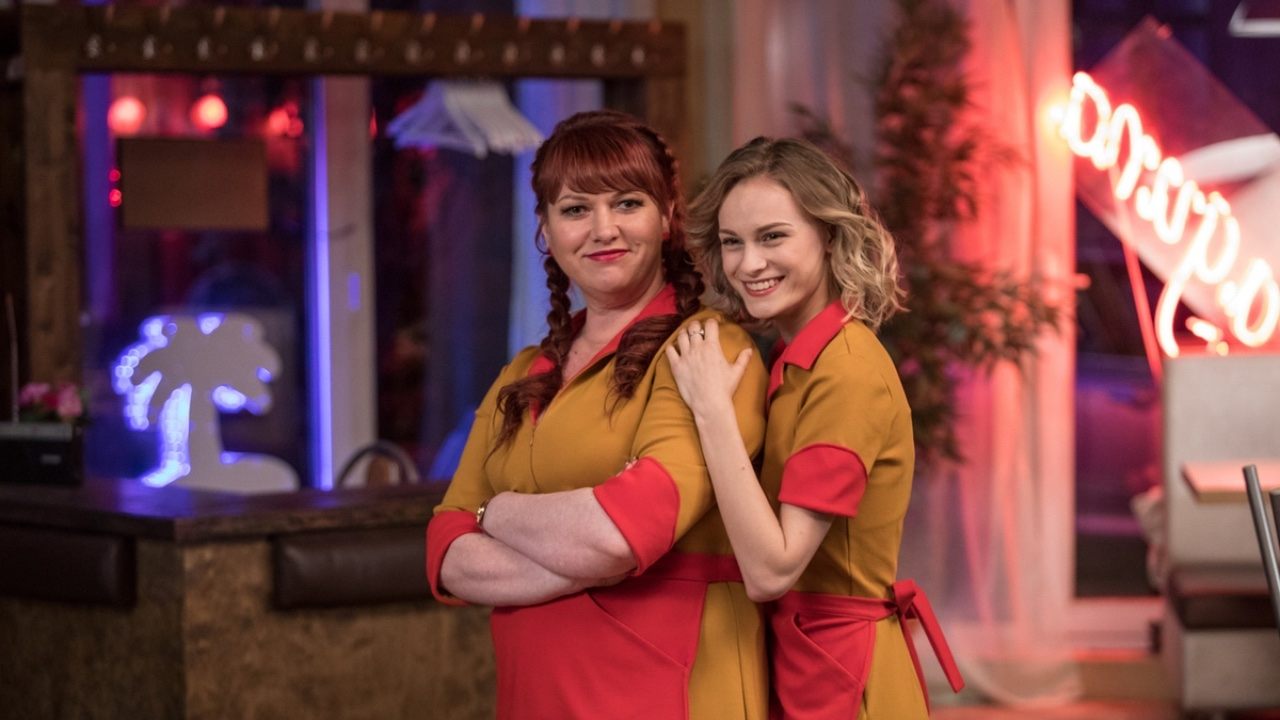 Two Broke Girls Background