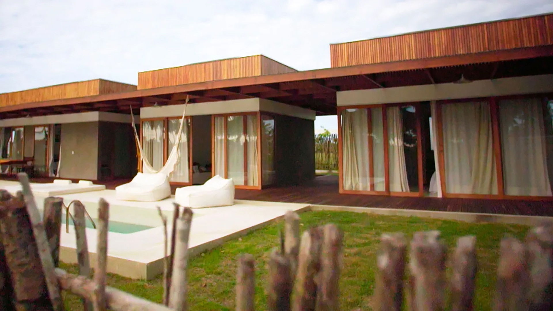 Casa Brasileira Background