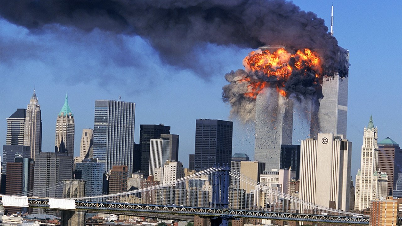 11-S: Lo nunca visto Background