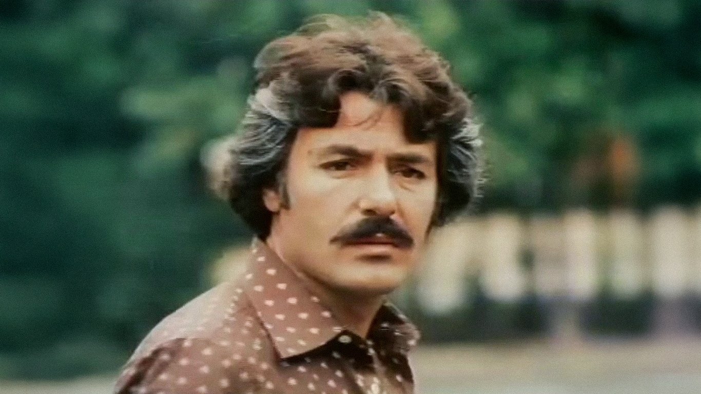 Huzurum Kalmadı Background