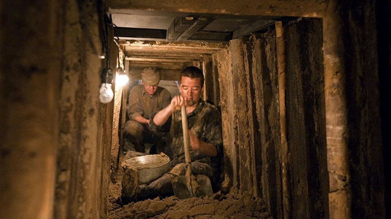 Flucht in die Freiheit - Die Geschichte einer mörderischen Mauer Background