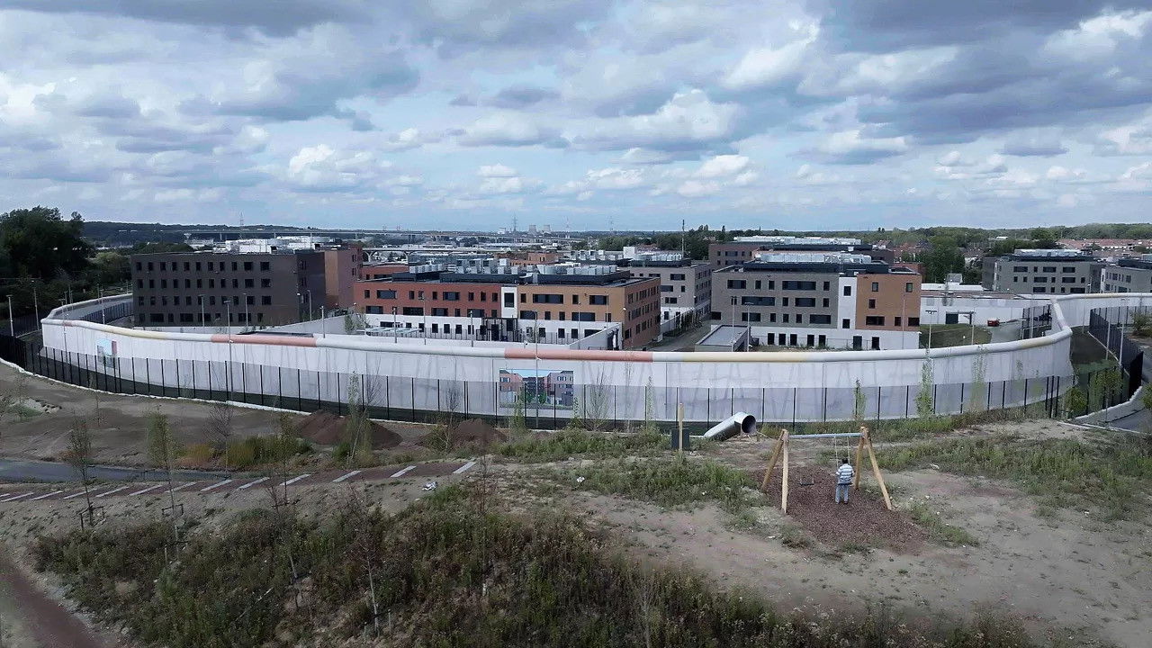 Het Dorp achter de Muur Background