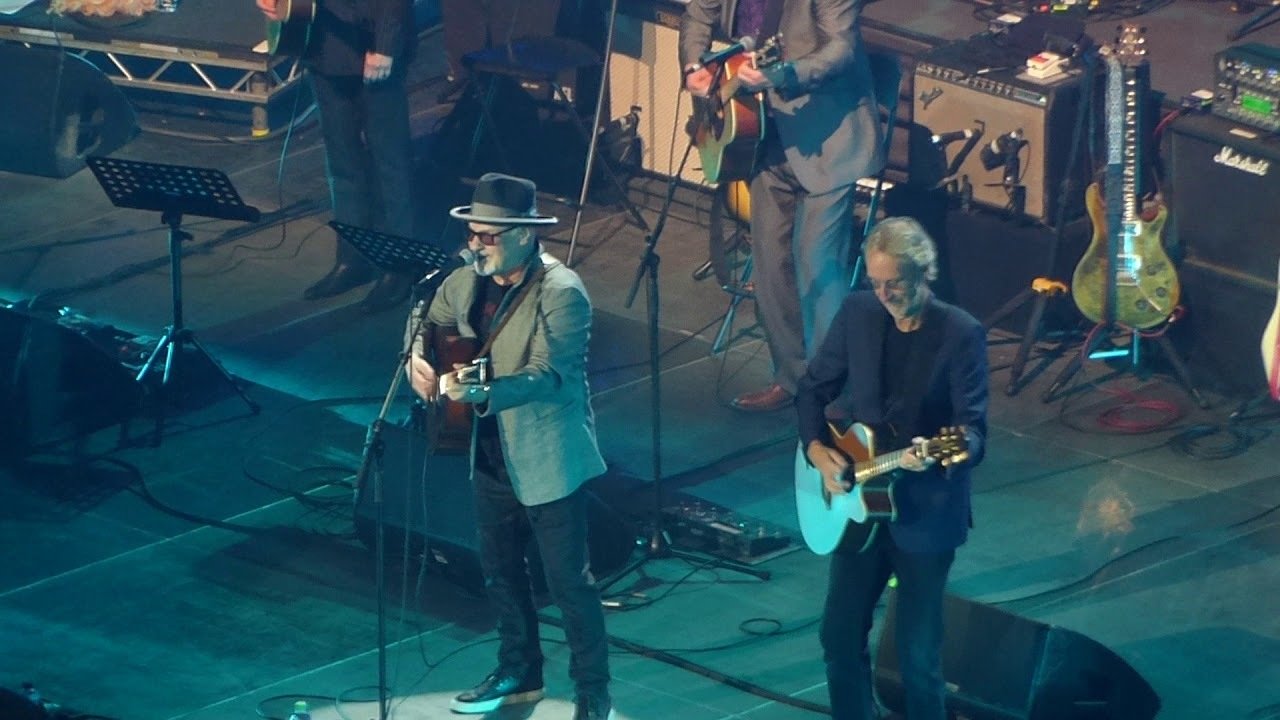 Mike + the Mechanics + Paul Carrack - Live at Shepherds Bush London Background