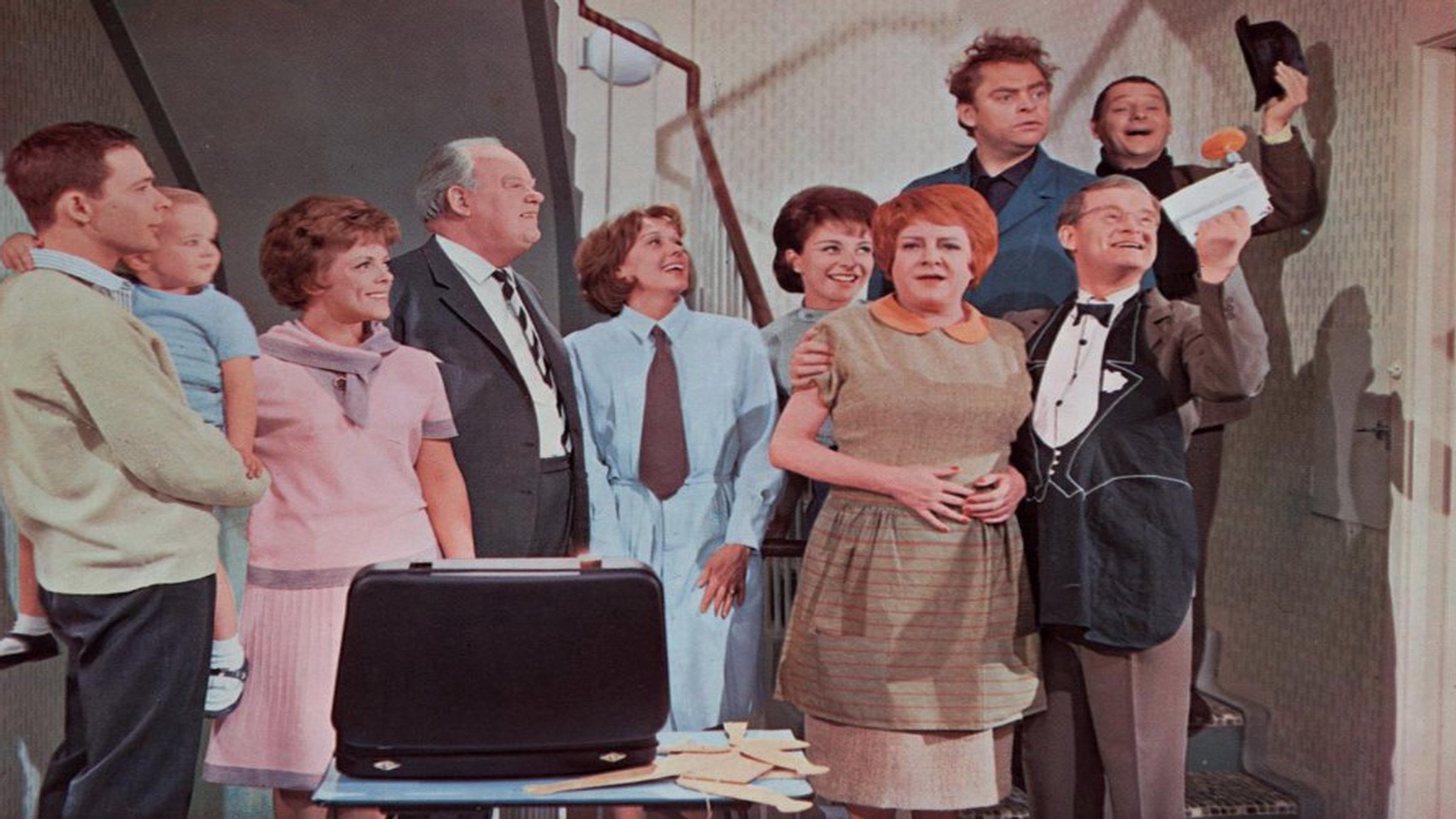 Passer Babysitting Girls Background