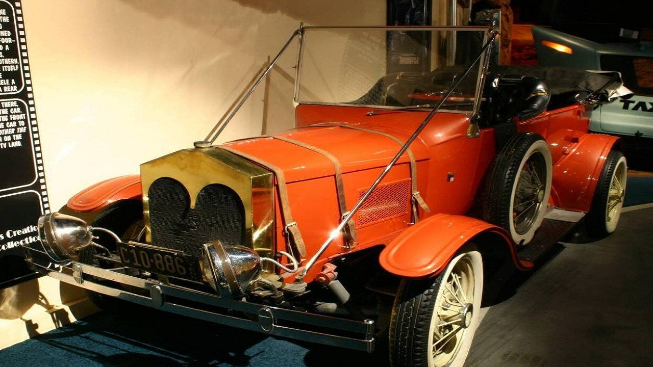 My Mother the Car Background