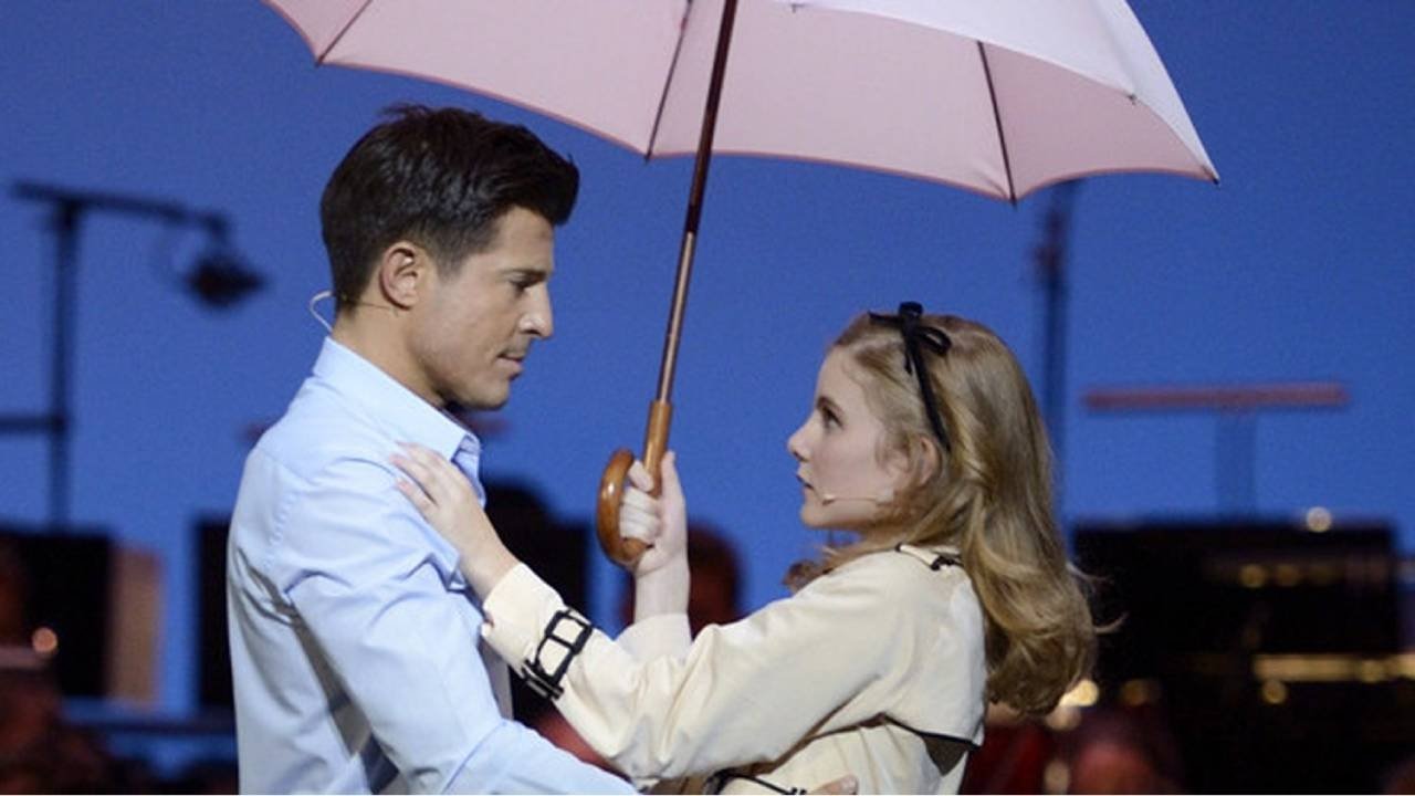 Les Parapluies de Cherbourg Background